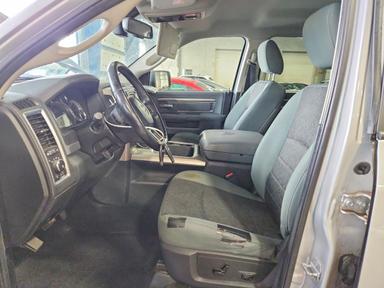 Vista de 2015 RAM 1500 SLT, ángulo 7