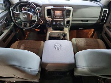 Vista de 2015 RAM 1500 SLT, ángulo 8