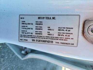 Вид 2019 TESLA MODEL 3, угол 12