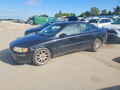Vue de 2006 VOLVO S60 T5, angle 1