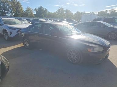 Vue de 2006 VOLVO S60 T5, angle 4