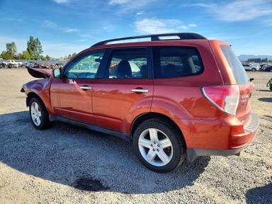 Vista de 2010 SUBARU FORESTER 2.5X PREMIUM, ángulo 2