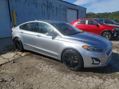 Vue de 2020 FORD FUSION TITANIUM, angle 4