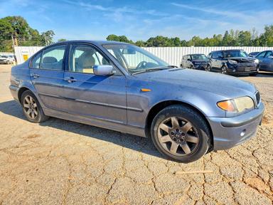 منظر 2005 BMW 325 XI، زاوية 4