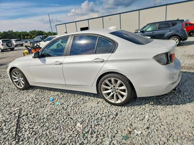 Vue de 2017 BMW 320 I, angle 2
