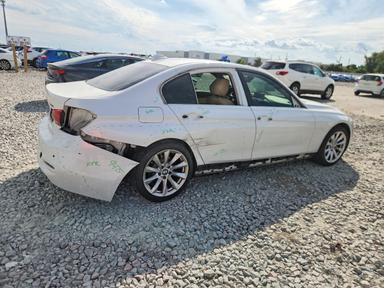 Vue de 2017 BMW 320 I, angle 3