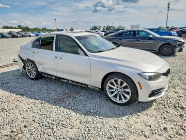 Vue de 2017 BMW 320 I, angle 4