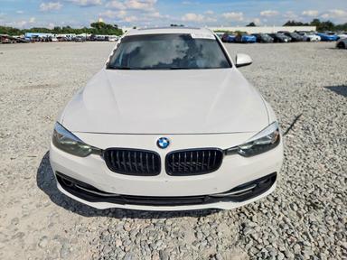Vue de 2017 BMW 320 I, angle 5