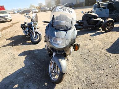 Vue de 2004 BMW R1150 RT, angle 2