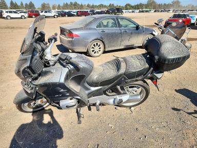 Vue de 2004 BMW R1150 RT, angle 3