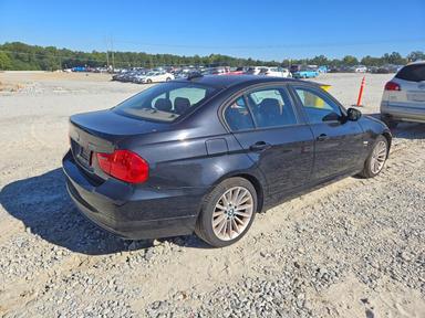 Вид 2010 BMW 328 XI, угол 3