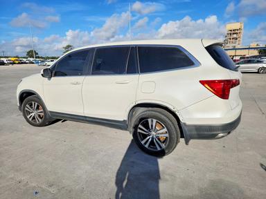 Vue de 2018 HONDA PILOT EX, angle 2