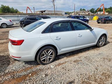 Vue de 2017 AUDI A4 PREMIUM, angle 3