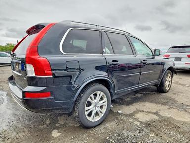 Vue de 2013 VOLVO XC90 3.2, angle 3