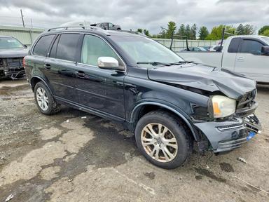 Vue de 2013 VOLVO XC90 3.2, angle 4