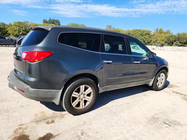 منظر 2011 CHEVROLET TRAVERSE LT، زاوية 3