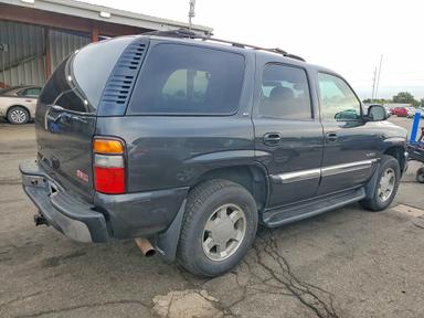 Vue de 2005 GMC YUKON, angle 3