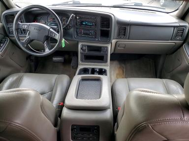 Vue de 2005 GMC YUKON, angle 8