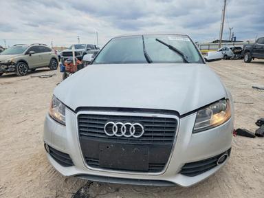 Vue de 2012 AUDI A3 PREMIUM, angle 5