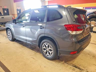 منظر 2020 SUBARU FORESTER PREMIUM، زاوية 2