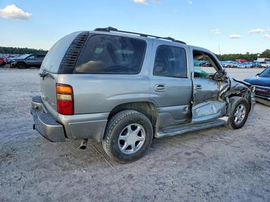 Vue de 2003 GMC YUKON DENALI, angle 3