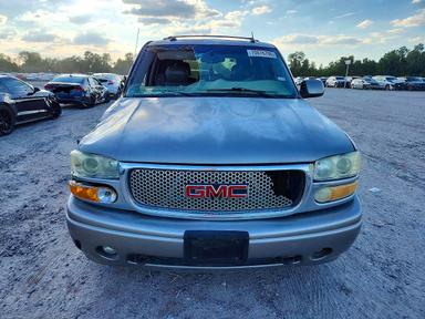 Vue de 2003 GMC YUKON DENALI, angle 5