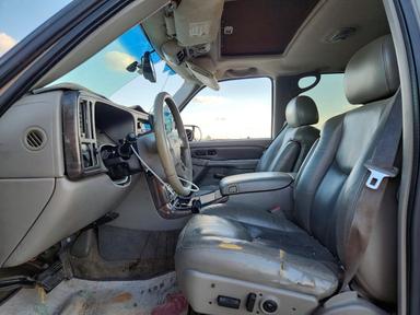 Vue de 2003 GMC YUKON DENALI, angle 7