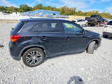منظر 2016 MITSUBISHI OUTLANDER SPORT ES، زاوية 3