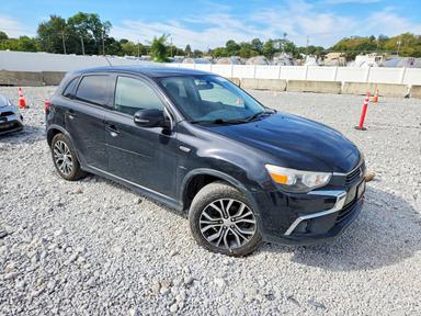 منظر 2016 MITSUBISHI OUTLANDER SPORT ES، زاوية 4
