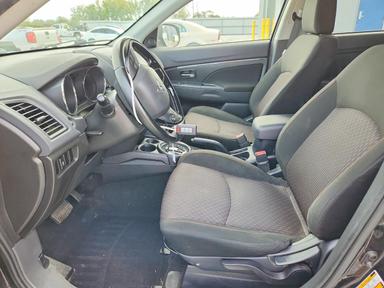 منظر 2016 MITSUBISHI OUTLANDER SPORT ES، زاوية 7