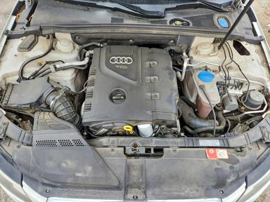 Vue de 2010 AUDI A4 PREMIUM PLUS, angle 11