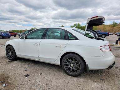 Vue de 2010 AUDI A4 PREMIUM PLUS, angle 2