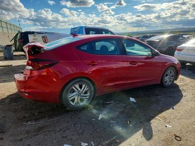 Вид 2020 HYUNDAI ELANTRA SEL, угол 3