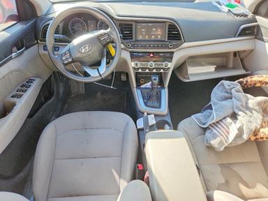 Вид 2020 HYUNDAI ELANTRA SEL, угол 8