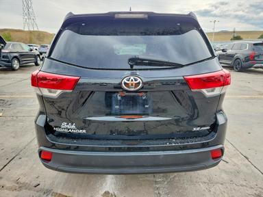 Vista de 2018 TOYOTA HIGHLANDER SE, ángulo 6