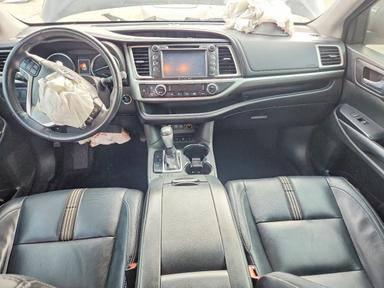 Vista de 2018 TOYOTA HIGHLANDER SE, ángulo 8