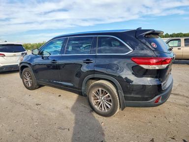 Vista de 2017 TOYOTA HIGHLANDER XLE, ángulo 2