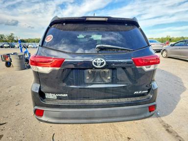 Vista de 2017 TOYOTA HIGHLANDER XLE, ángulo 6