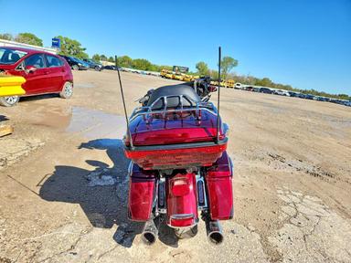Vue de 2014 HARLEY-DAVIDSON FLHTK ELECTRA GLIDE ULTRA LIMITED, angle 4