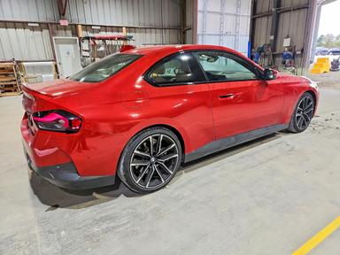 Vista de 2022 BMW 230I, ángulo 3
