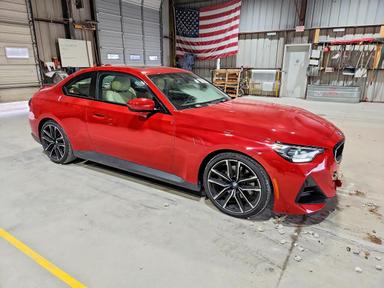 Vista de 2022 BMW 230I, ángulo 4