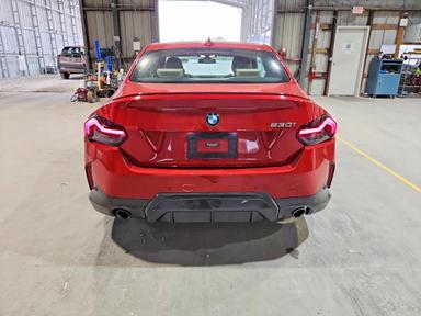 Vista de 2022 BMW 230I, ángulo 6