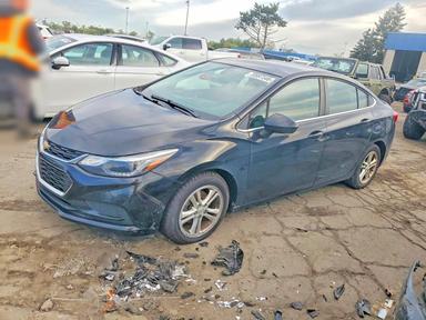 Vue de 2018 CHEVROLET CRUZE LT, angle 1