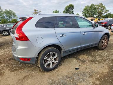 منظر 2013 VOLVO XC60 T6، زاوية 3