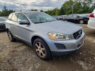 منظر 2013 VOLVO XC60 T6، زاوية 4