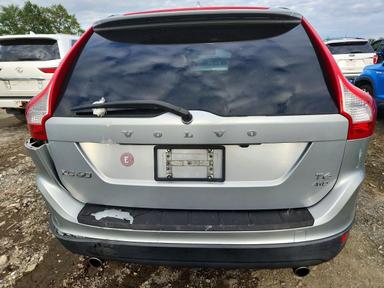 منظر 2013 VOLVO XC60 T6، زاوية 6