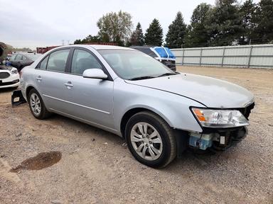 Vue de 2010 HYUNDAI SONATA GLS, angle 4