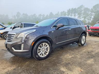 Vue de 2017 CADILLAC XT5, angle 1