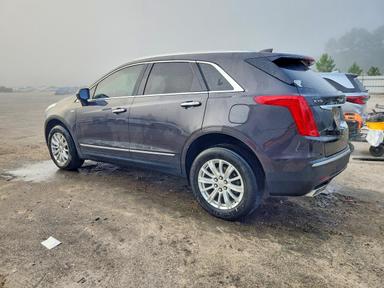 Vue de 2017 CADILLAC XT5, angle 2