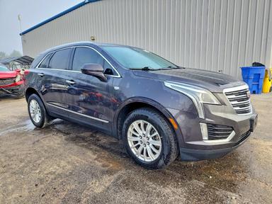 Vue de 2017 CADILLAC XT5, angle 4